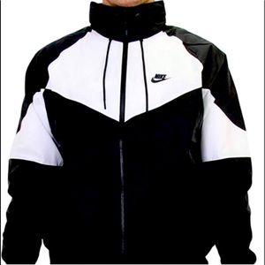 Brand New Mens Nike Jacket Black and White